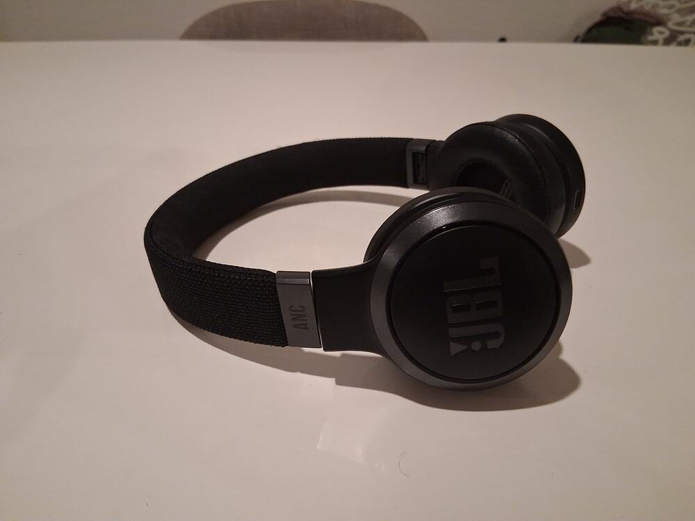 JBL Live 400BT Wireless Bluetooth Headphones On Ear Black Travel